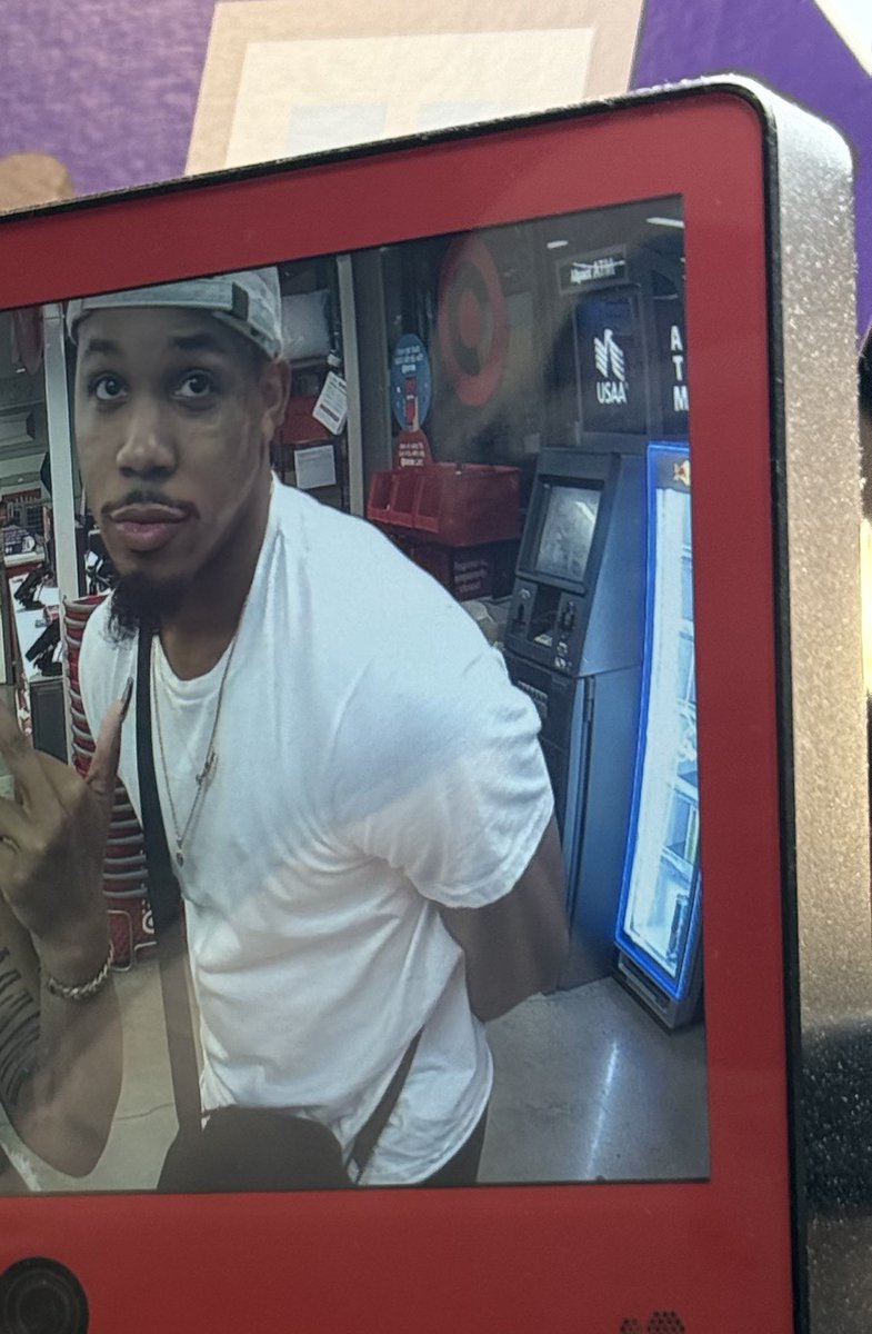 Here Come Floyd🙄🤭 tweet media