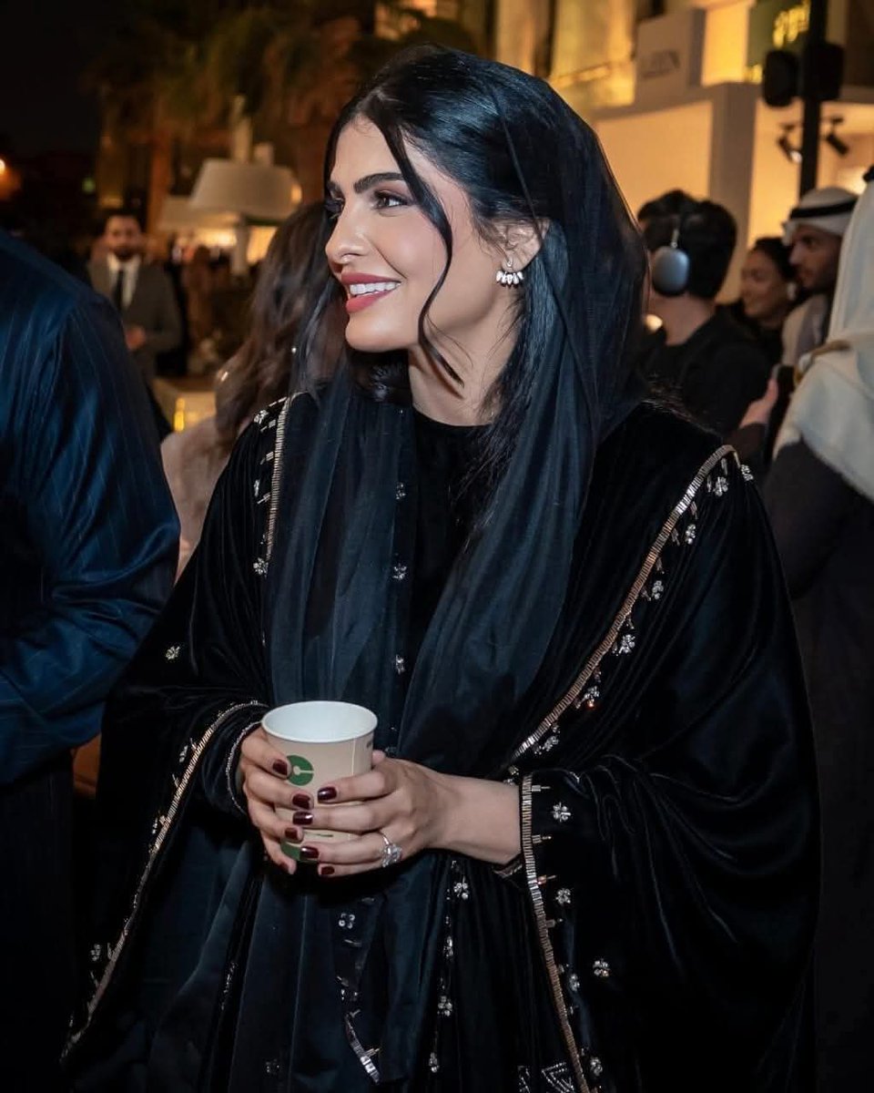 جاهزين
بختار حسابين من التغريدة هذي 
      هدية "50 " الف ريال 
         موعدنا بعد الفجر 
رتويت للتغريدة + لايك❤️ + تعليق بنقطه 👌
#الهلال_الاتفاق
#يوم_الجمعة