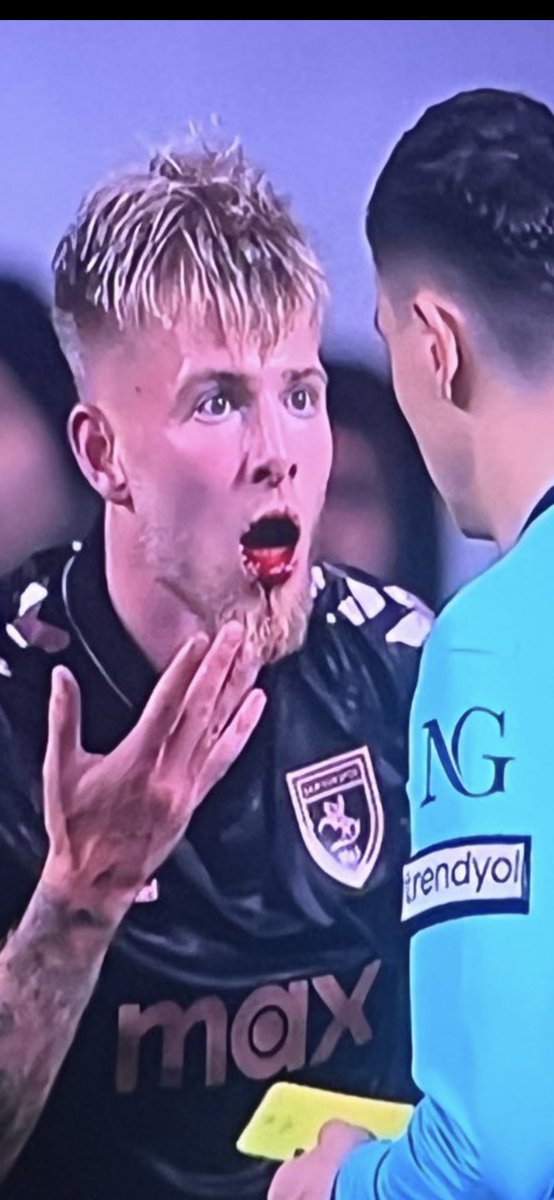 Ya Anadolu ligini kurun ya da her sene şampiyon ilan edin bitsin gitsin. 
Beddua etmekten başka elimizden bir şey gelmiyor. Allah belanızı versin !!!
#SAMvGS