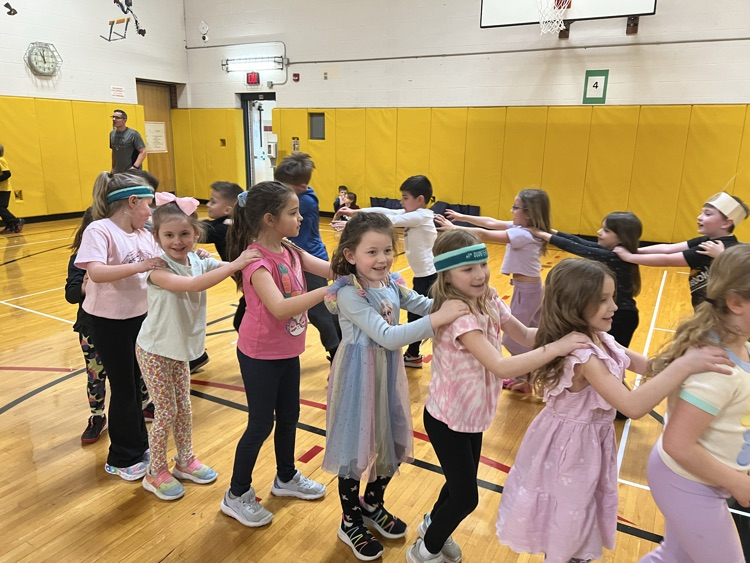 FricanoPrimary's tweet photo. A huge thank you to everyone who donated to our Booster Fundraiser! We surpassed our goal and had an amazing Dance-a-thon today! https://t.co/Rj0Or2gTla