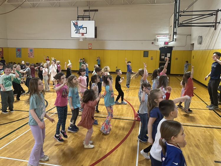 FricanoPrimary's tweet photo. A huge thank you to everyone who donated to our Booster Fundraiser! We surpassed our goal and had an amazing Dance-a-thon today! https://t.co/Rj0Or2gTla