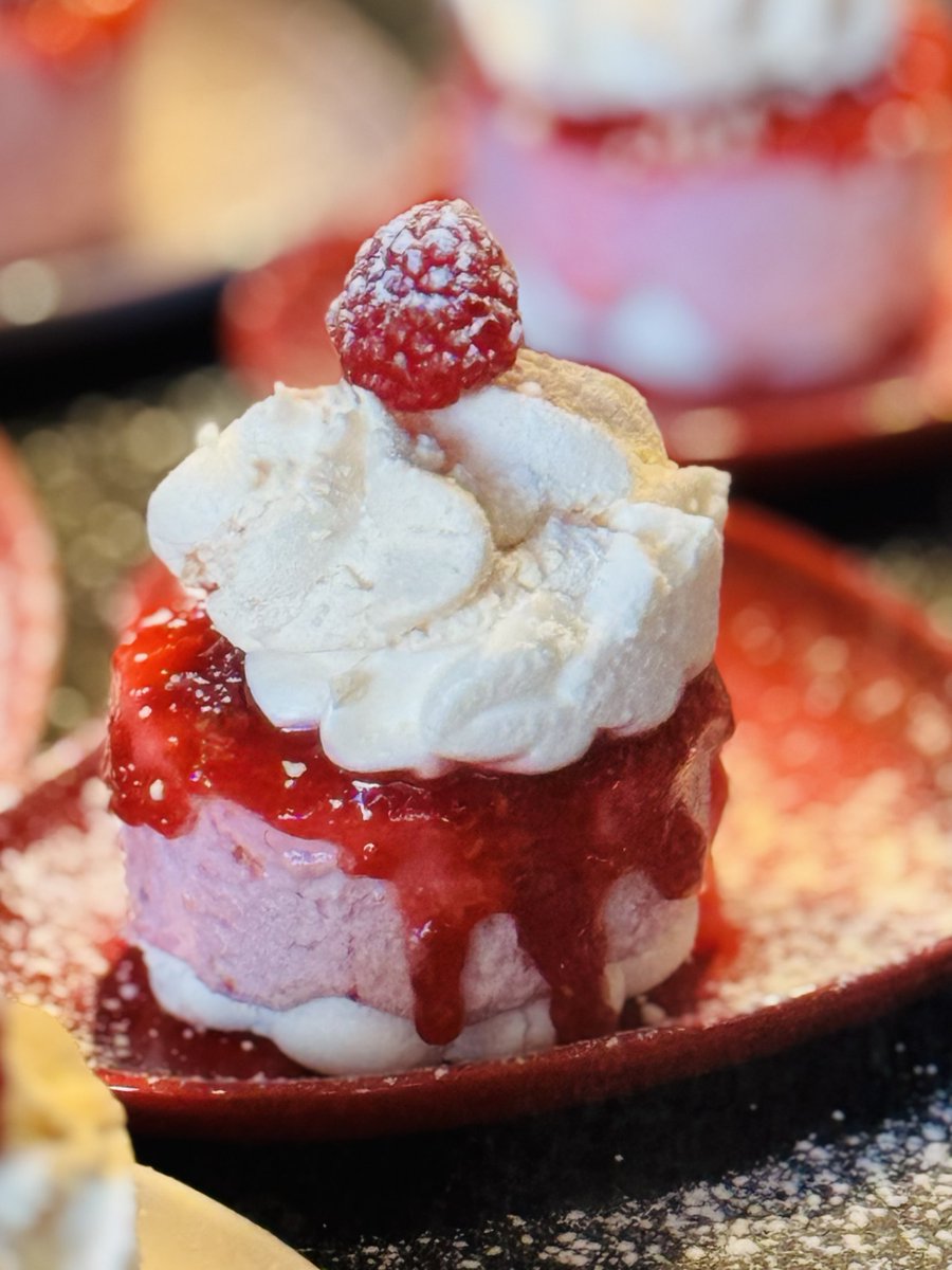 Team effort at #abbeyfarmhouse  #raspberrypavlova