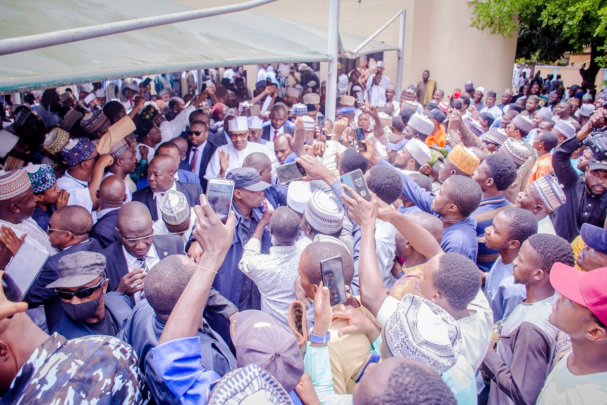Buharisallau1's tweet photo. His Excellency Muhammadu Buhari joined  hundreds of worshippers for two Raka'at Jumaat congregational prayer, in Kaduna on 11th April 2025. https://t.co/Qn60jhzQY8