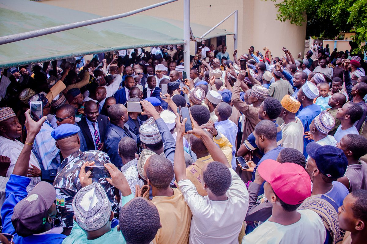 Buharisallau1's tweet photo. His Excellency Muhammadu Buhari joined  hundreds of worshippers for two Raka'at Jumaat congregational prayer, in Kaduna on 11th April 2025. https://t.co/Qn60jhzQY8