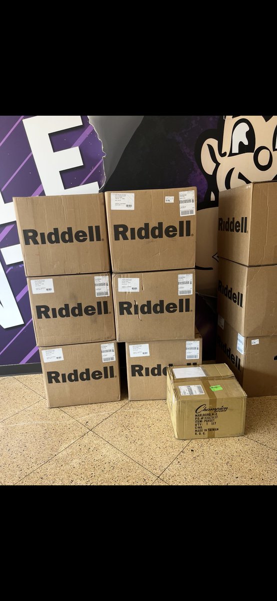 CantonActivity's tweet image. More exciting news! Our IMS football program will be utilizing 2025 SpeedFlex2 helmets (same as CHS). Each player will also be fitted with a Guardian cap and in the same shoulder pads that our @LittleGiantsFB team uses. We are excited to keep things rollin’ #LittleGiants