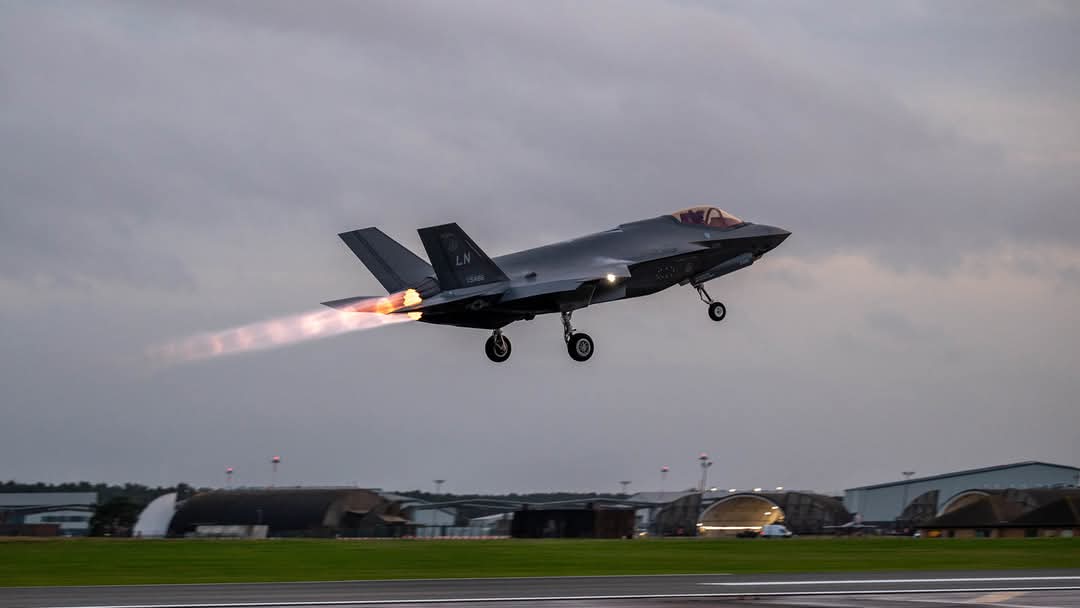 MilTechAV's tweet image. F-35&apos;s of 48th Fighter Wing 🇺🇲 RAF Lakenheath (UK).