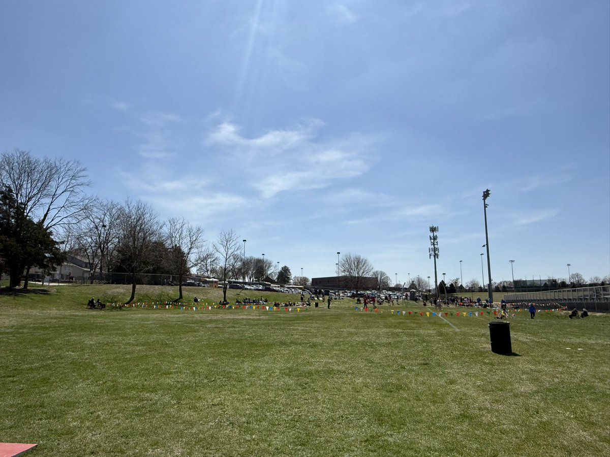 Blue skies = PRs right? 

Big day in the sun at Millard South! 

#GoGators 🐊 💪🏽