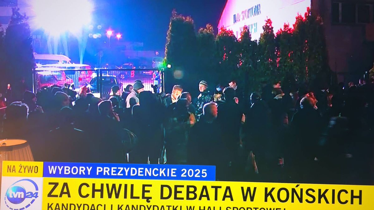 RafalBochenek's tweet photo. Debata w nielegalnej TVP i TVN zza krat... https://t.co/Ai7IctcyzA
