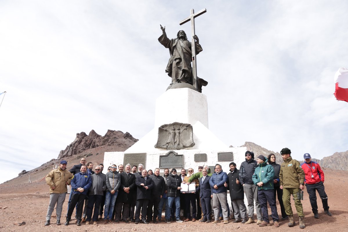 Junto a autoridades de Argentina y Chile hicimos cumbre para agilizar el paso 🇨🇱🇦🇷 

En el Cristo Redentor formalizamos el inicio del proyecto Paso Centauro. La UNCUYO aporta tecnología X-ROAD para unificar datos y agilizar los trámites en la frontera.

👉uncuyo.edu.ar/prensa/la-uncu…