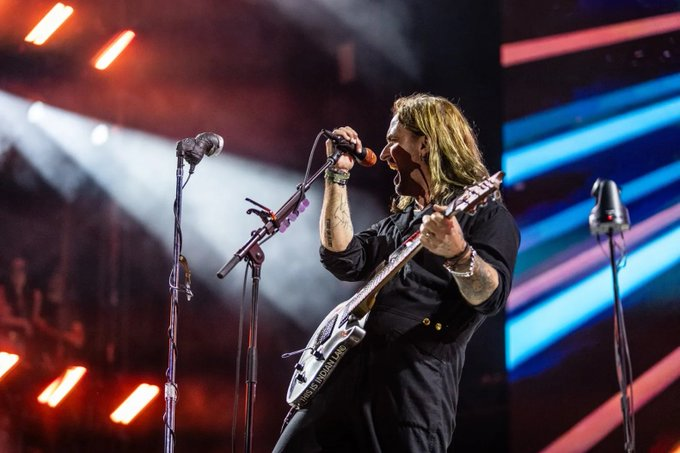 RollingStone's tweet photo. Cross Canadian Ragweed sized up the expectations and then made a collective decision to blow right past them.

Show review of "Boys From Oklahoma" 👇🏼
https://t.co/85zYPsDRBF https://t.co/Te3OzpKneC