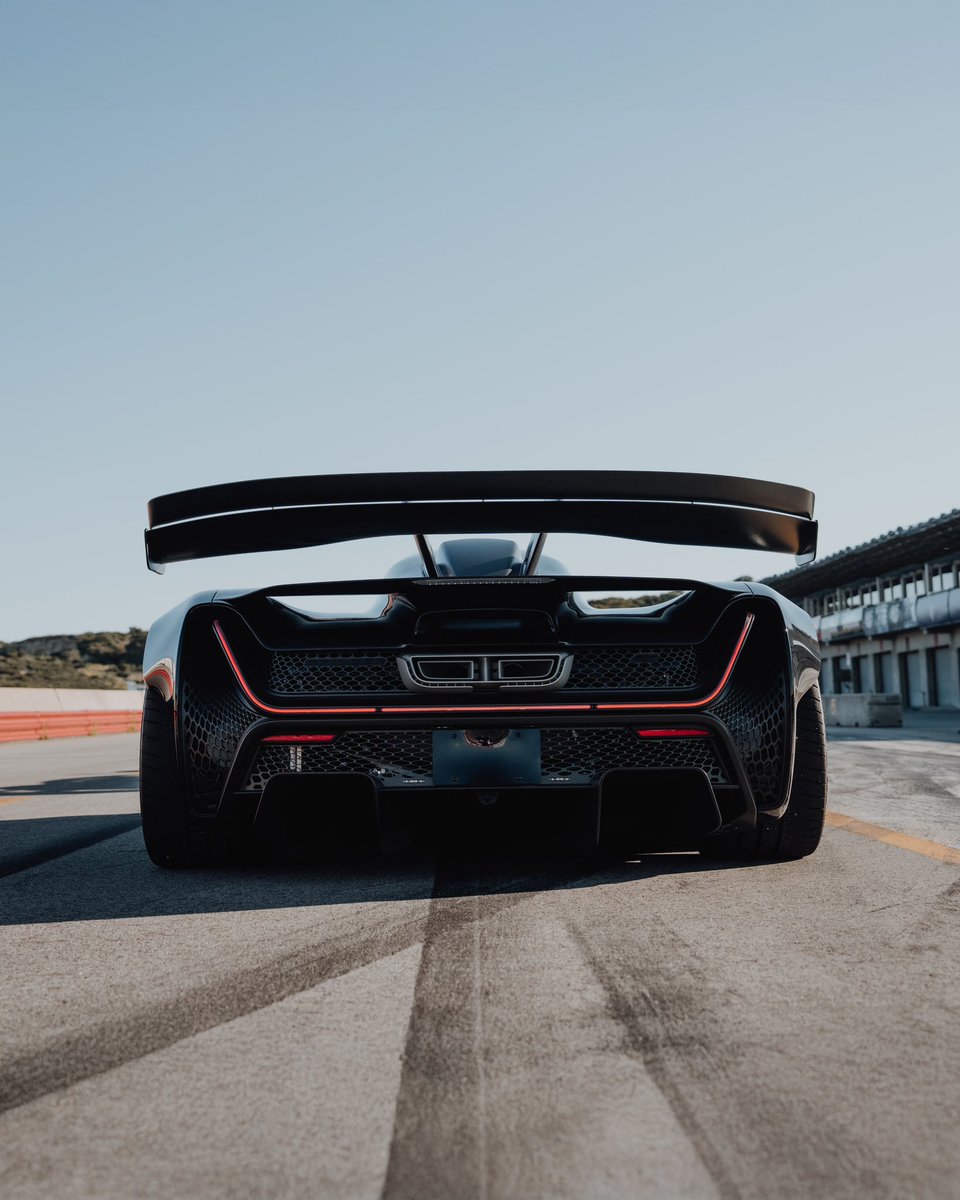The first 21C Blackbird Edition to be delivered at Laguna Seca. Only four units of the Blackbird will ever be produced, this specification being presented in exposed gloss Carbon Fiber, a subtle yet striking combination.

#Czinger #21C #Blackbird #SR71 #LagunaSeca #CzingerSummit