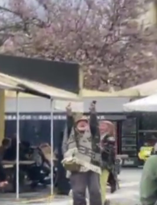 CW/ σιωνισμός, Ηράκλειο Κρήτης 

Σιωνιστές τουρίστες που αποβιβάστηκαν από το ισραηλινό κρουαζιερόπλοιο Crown Iris  χλευάζουν αντιφασιστ@ σύντροφ@ που κάναν παρέμβαση υπέρ της Παλαιστίνης. Σκουπίδια είστε ανεπιθύμητα.