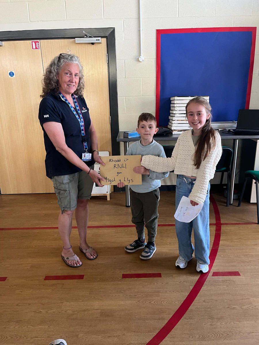 Cafodd Bl.3 a 4 bore bendigedig yn dysgu am waith pwysig yr <a href="/RNLI/">RNLI</a> wytbnos yma. #llesgwerinllysagored