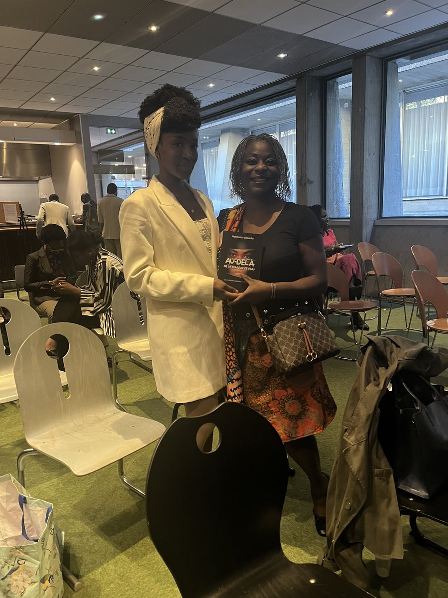 DjuliusD's tweet image. La cause défendue par @miss_halimatou avec son livre « au delà de la couleur de peau » est la juste cause de #stopdepigmentation #stopbleaching @EspritEbene @AmbaGnFrPtIl