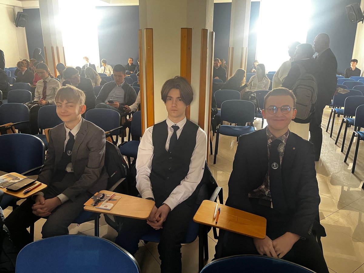 NSD_OFM's tweet photo. 10 kwietnia odbył się etap diecezjalny 29. edycji Ogólnopolskiego Konkursu Wiedzy Biblijnej 📖✝️🤝. W konkursie wzięli udział uczniowie szkół średnich 🏫, w tym także reprezentanci naszej szkoły: Krzysztof Mazurek, Dawid Maniecki oraz Mikołaj Konieczny 👨‍🎓👨‍🎓👨‍🎓 https://t.co/zkcFjuZcWy