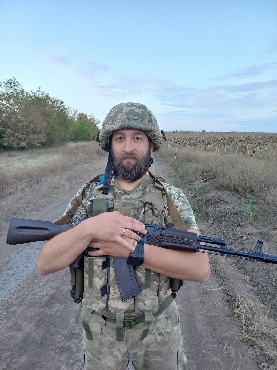 Chornovol_Oleks's tweet image. Уважно прочитайте допис Ромчика.

Соромно просити…
Не хотів просити…
Та ще й вважають що їхній збір не важливий(

Знаю Рому вже більше двадцяти років.

Прошу вас допомогти зібрати їм на РЕБ.
Мені не соромно.
Кожна гривня важлива.

Зробіть репост, прошу

send.monobank.ua/jar/9TprSxBLD