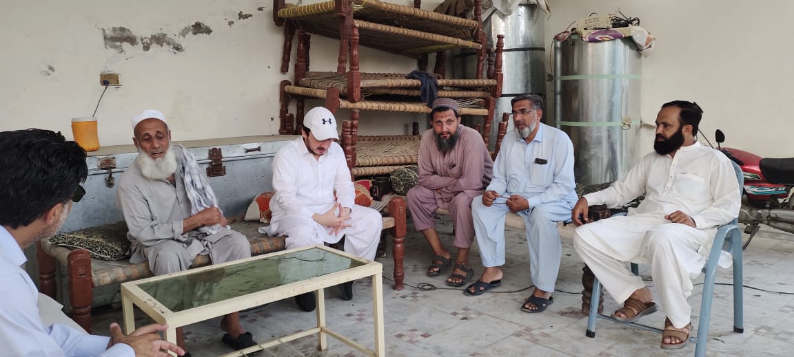 PTIKPOfficial's tweet photo. ضلع چارسدہ حلقہ پی کے 66 شبقدر:
پاکستان تحریک انصاف کے ضلعی نائب صدر اور سابق ایم پی اے پی کے 66 شبقدر بابر علی خان مہمند کا ایم سی ون حلیمزئی میں 26 نومبر کو گرفتار ظاہر کاکا کے رہائش گاہ آمد،
 شبقدر سے تعلق رکھنے والا ظاہر کاکا ناحق قید کے 5 مہینے بعد رہا ہوگیا، ظاہر کاکا نے ظلم اور جبر کا سامنا کیا لیکن اپنے مؤقف سے پیچھے نہیں ہٹا، میں ان تمام کارکنوں کو دل کی گہرائیوں سے مبارکباد پیش کرتا ہوں،
سابق ایم پی اے بابر علی خان مہمند نے ظاہر کاکا کو خراج تحسین پیش کیا اور کہا کہ آپ کی یہ قربانیاں رائیگاں نہیں جائے گی۔