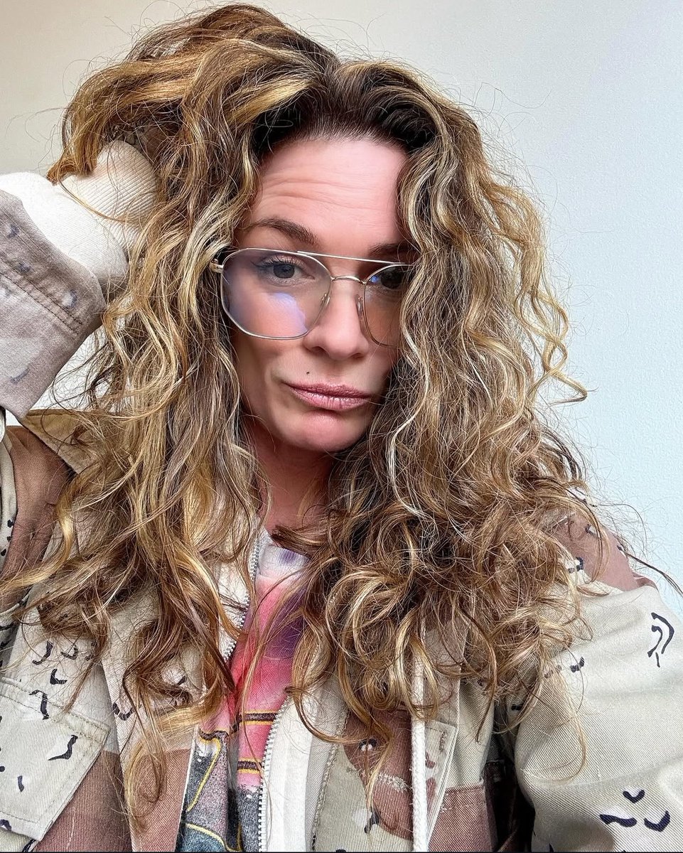 EvaScrivo's tweet image. Lighten and brighten for spring 🌼
Brunette to blonde. 

#evascrivosalons #springvibes #foils #dimension #highlights #brunettetoblonde #clientselfie