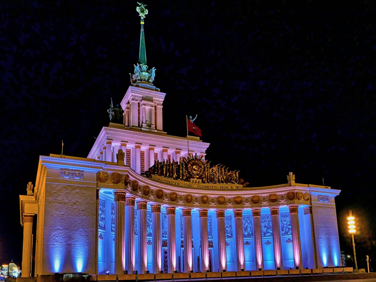 PEKHTography's tweet image. #Central #Pavilion #Gathering #Columns #Structure #Night #Mystery #Light #Illumination #Culture #Heritage #Dreams #Aspiration #Stories