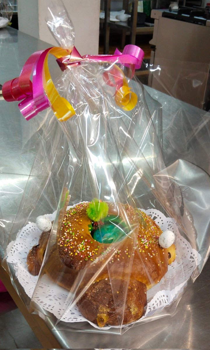 yosoyhelena's tweet photo. Aquests dies els alumnes d'Operacions Bàsiques de Cuina de l'Escola Pons estem amb la pastisseria tradicional de Pasqua, #mones, #farinoses #reganyat amb l'ajuda de la nostra professora Isabel Alejos https://t.co/RA6IQYaG36