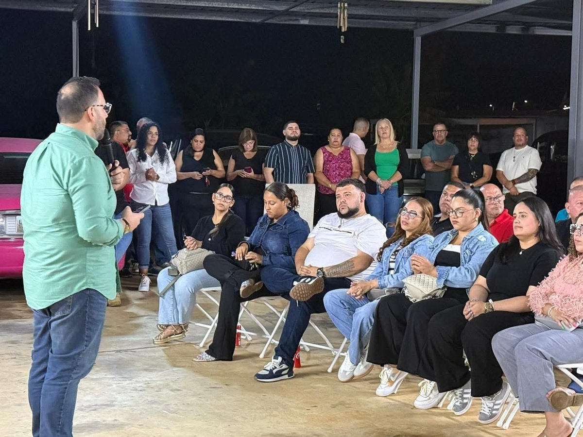 CElectoralesPPD's tweet photo. ¡Rumbo al 2028!

Ayer estuvo el comisionado electoral alterno, Lcdo. Ramón Luis Hernández Espino, en la reunión del Comité Municipal de Hatillo, convocada por el alcalde Carlos Román Román. https://t.co/688zXda0If