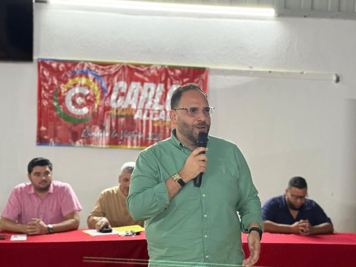 CElectoralesPPD's tweet photo. ¡Rumbo al 2028!

Ayer estuvo el comisionado electoral alterno, Lcdo. Ramón Luis Hernández Espino, en la reunión del Comité Municipal de Hatillo, convocada por el alcalde Carlos Román Román. https://t.co/688zXda0If