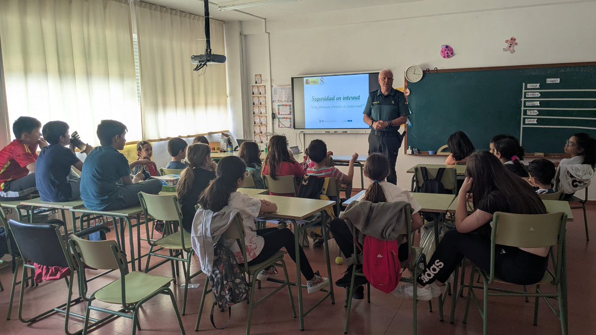 CEIP VILLA DE FELIPE II (@villadefelipeii) on Twitter photo Esta mañana hemos recibido a la <a href="/guardiacivil/">Guardia Civil</a> para impartirnos una charla sobre Seguridad en Internet dentro del #PlanDirector para la convivencia y mejora de la seguridad en los centros educativos #VilloruelaAprende Esta mañana hemos recibido a la <a href="/guardiacivil/">Guardia Civil</a> para impartirnos una charla sobre Seguridad en Internet dentro del #PlanDirector para la convivencia y mejora de la seguridad en los centros educativos #VilloruelaAprende
