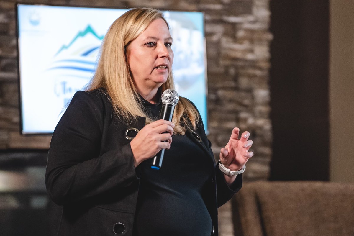 UOVCC's tweet photo. today , Jennifer Layman, local author &amp; renowned entrepreneur, delivered an incredible talk.
Renfrew County is an amazing place to live, work, &amp; play. Let's support and uplift these vibrant community gems! 💼🏡🎉 #RenfrewProud #LocalBusinessLove https://t.co/I8swagE2Co