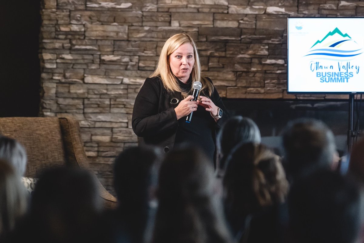today , Jennifer Layman, local author &amp; renowned entrepreneur, delivered an incredible talk.
Renfrew County is an amazing place to live, work, &amp; play. Let's support and uplift these vibrant community gems! 💼🏡🎉 #RenfrewProud #LocalBusinessLove