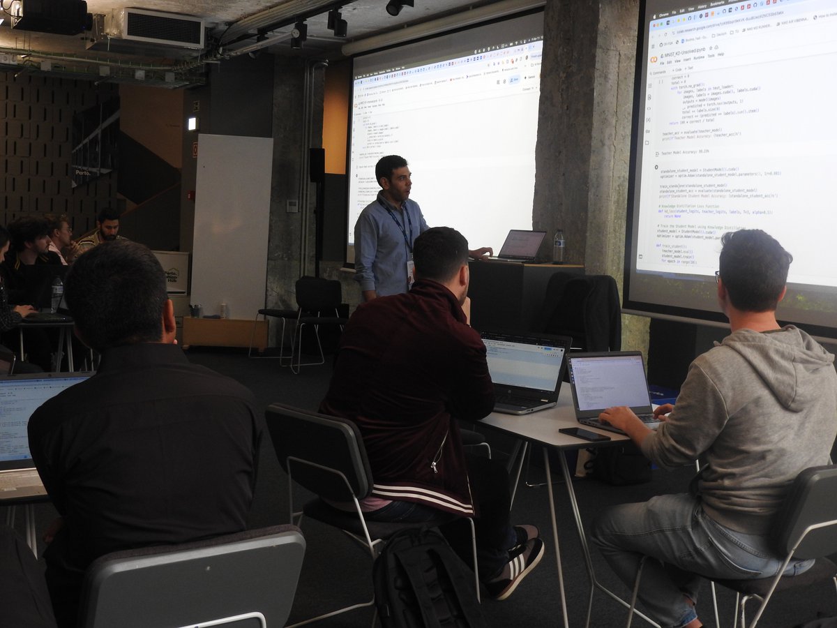 INVICTA_School's tweet photo. Day 5, we learned about knowledge distillation with Fadi Boutros.💡🔋

We also had the opportunity to discuss about responsible AI with Dalila Durães, Inês Sousa, Fadi Boutros and @wilsondasilva19 in the round-table moderated by @kelwinfc. 🗫

🧵[1/3] https://t.co/s11vRIbU8A