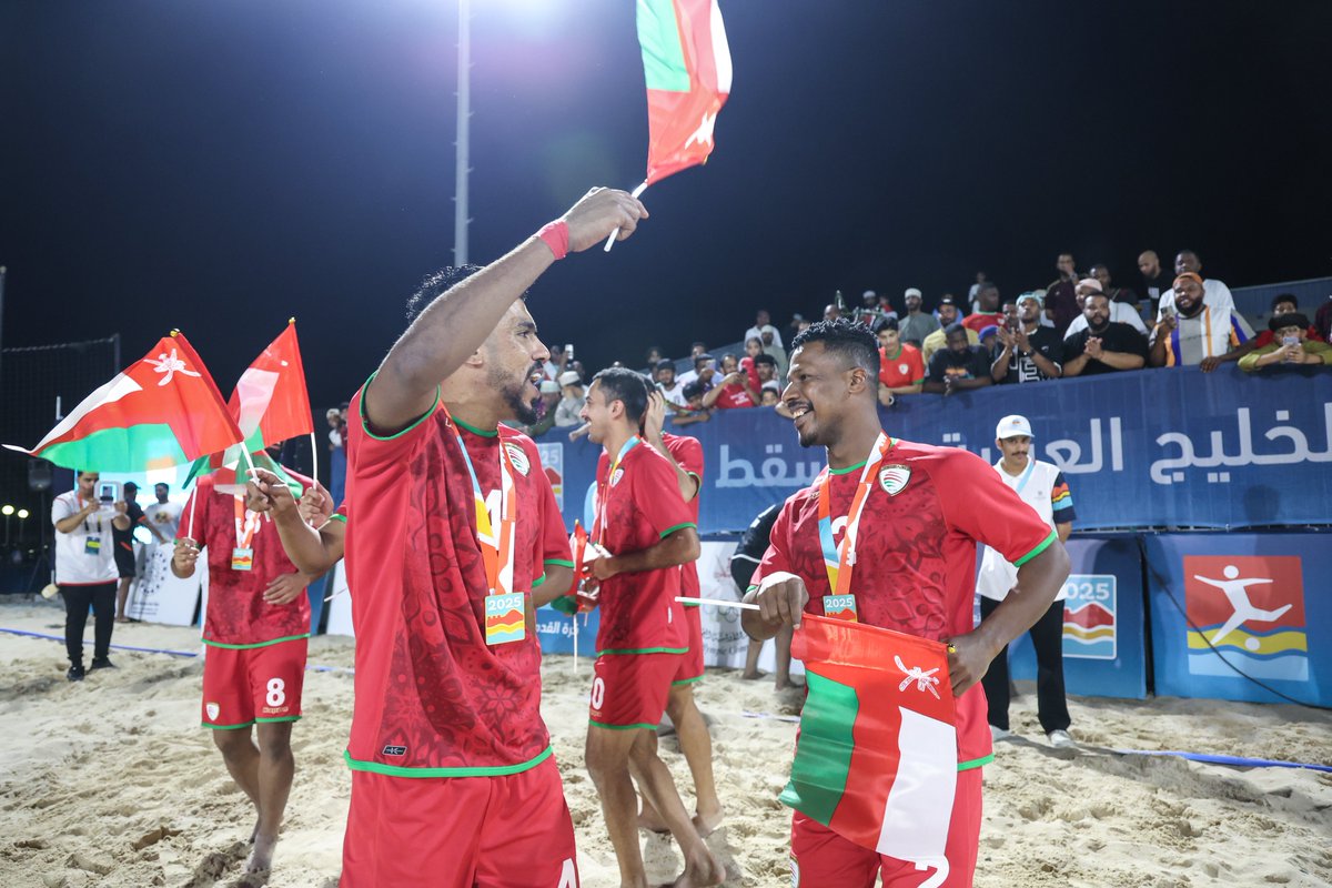 GccBeach3's tweet photo. 📸 تكريم منتخب عمان بذهبية دورة الألعاب الشاطئية الخليجية 🥇🇴🇲

#كرة_القدم_الشاطئية
#الألعاب_الشاطئية_مسقط2025 https://t.co/tcoPeE8hnp
