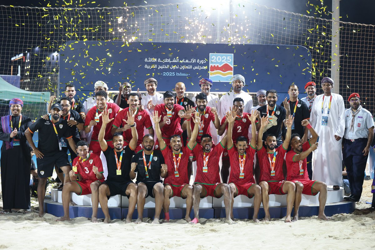 GccBeach3's tweet photo. 📸 تكريم منتخب عمان بذهبية دورة الألعاب الشاطئية الخليجية 🥇🇴🇲

#كرة_القدم_الشاطئية
#الألعاب_الشاطئية_مسقط2025 https://t.co/tcoPeE8hnp