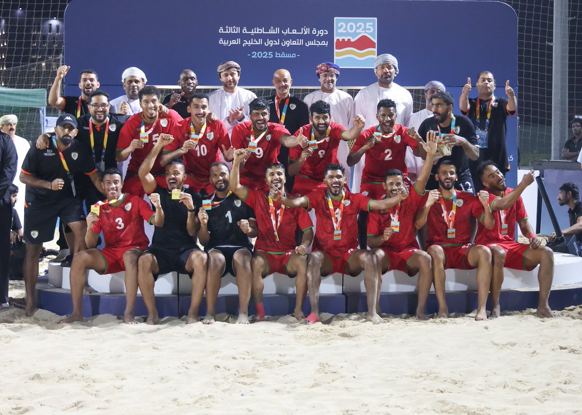 GccBeach3's tweet photo. 📸 تكريم منتخب عمان بذهبية دورة الألعاب الشاطئية الخليجية 🥇🇴🇲

#كرة_القدم_الشاطئية
#الألعاب_الشاطئية_مسقط2025 https://t.co/tcoPeE8hnp