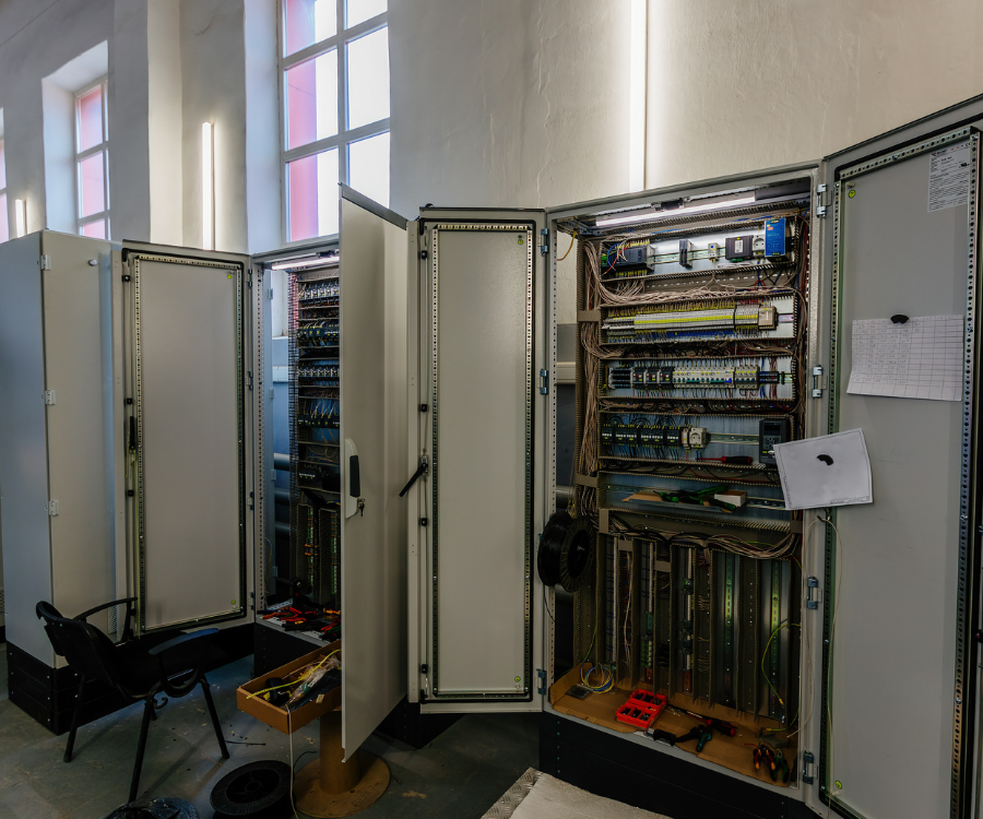 pwrsystemsgroup's tweet image. Switchgear plays a critical role in power distribution:

✔️ Ensures system reliability
✔️ Protects electrical circuits
✔️ Enhances safety &amp;amp; efficiency

#PowersystemsGroup #SwitchgearSolutions #PowerDistribution #ReliablePower #ElectricalSafety