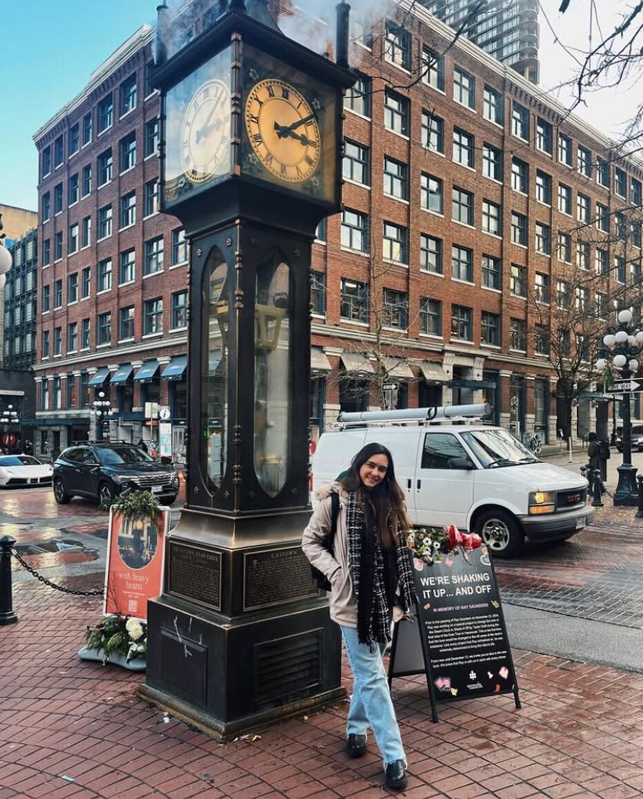 ieintercambio's tweet photo. 📍Gastown Steam Clock 🇨🇦

Construções antigas e charmosas ✨

#intercambio #ieintercambio #ribeiraopreto #vancouver #study #explore #metaapply https://t.co/EPa9mqZamz