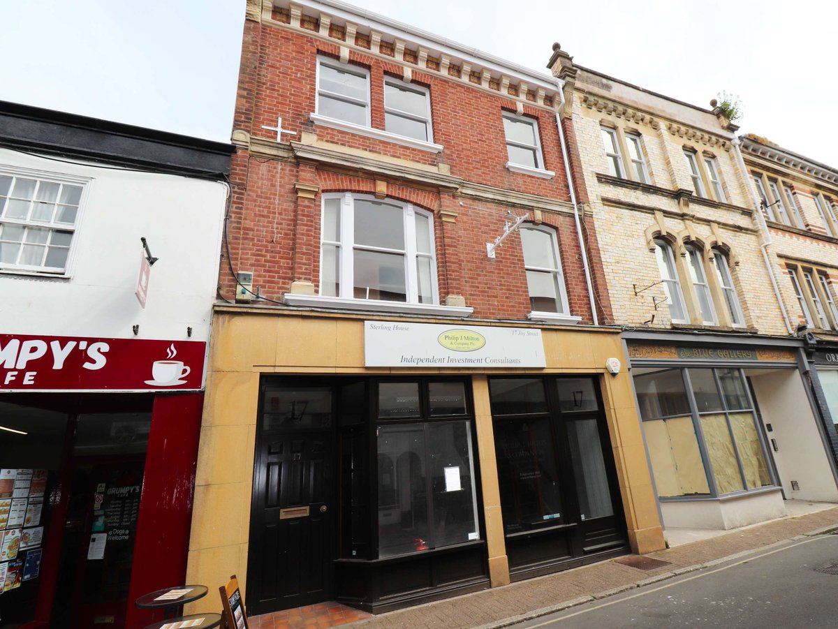 Smart town centre premises, ground floor retail/office space. 1,028 sq ft 1st floor offices + L-shaped office and kitchen.

EPC E | CTax N/A | Freehold

📍Barnstaple 

💷 Guide Price £275,000 *OFFERS INVITED*

📞 01271 347888 

🌐 ow.ly/XHRC50TMqfC

#WebbersEstateAgents