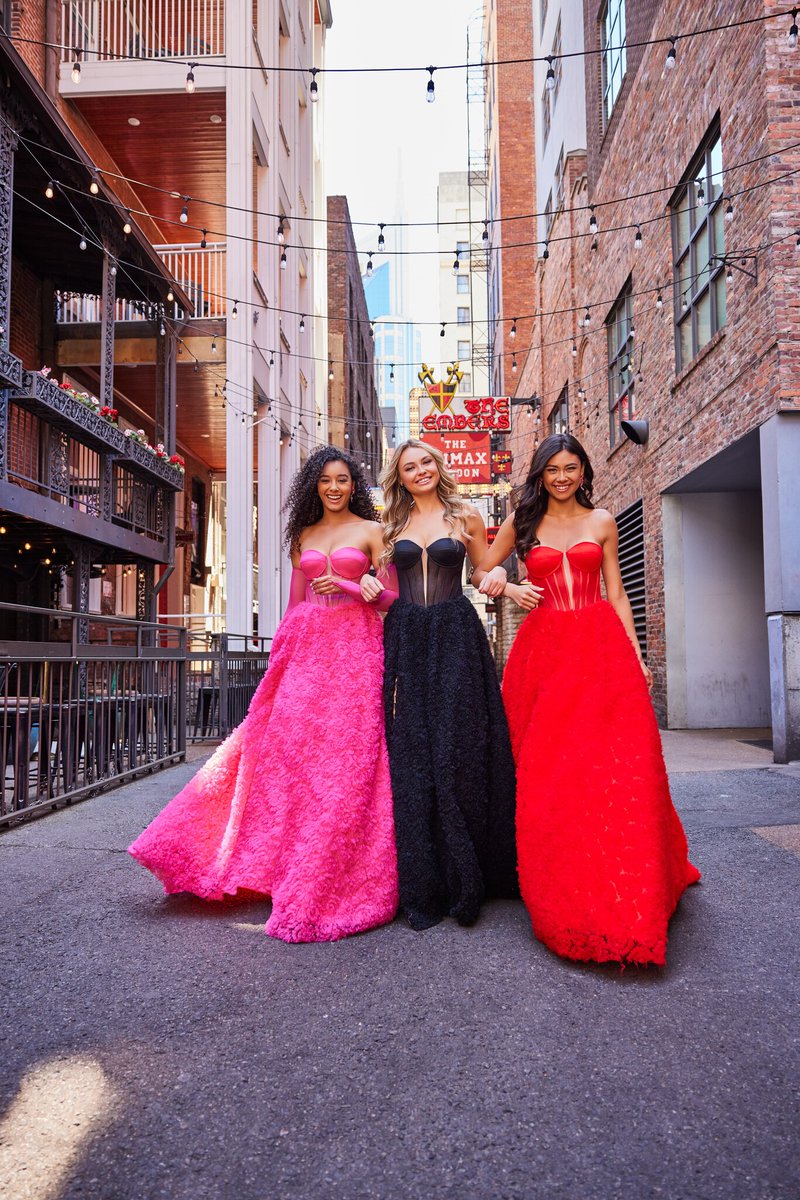 BridalWarehouse's tweet image. Prom looks that slay—without breaking the bank 💃✨

Get 30% off all in-stock prom dresses, shoes &amp;amp; jewelry, including Colette by Daphne and more!  
#USABridal #ColetteByDaphne #PromReady #PromDressSale #ShopWithYourBesties