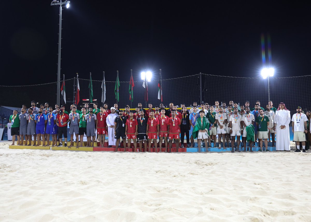 GccBeach3's tweet photo. 📸 تكريم منتخبات 🥈#الإمارات و 🥉#السعودية بالميداليات الفضية والبرونزية.

#كرة_القدم_الشاطئية
#الألعاب_الشاطئية_مسقط2025 https://t.co/OPoSjryTdQ