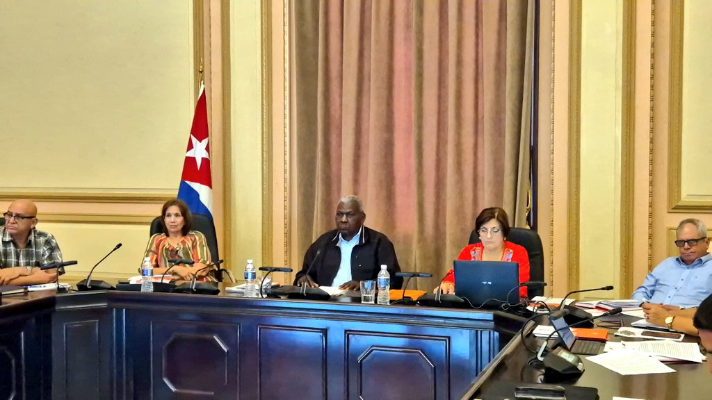 AHORA | Encabeza Esteban Lazo chequeo parcial del acuerdo relacionado con consolidar y desarrollar las políticas sociales garantizando la protección y atención a las personas, familias, hogares y comunidades en situación de vulnerabilidad, tras presentación de <a href="/MartaEFeito/">Marta Elena Feito Cabrera</a>