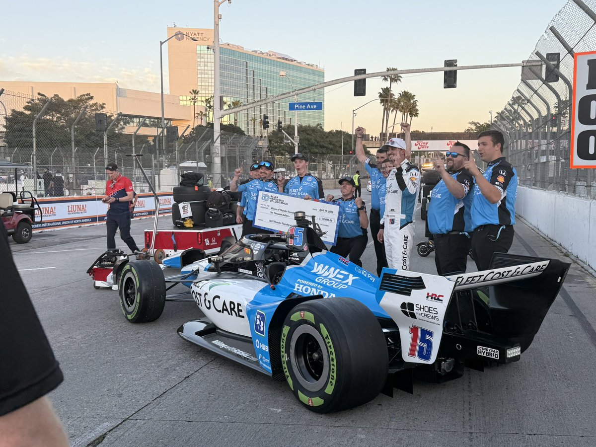 Checking out daddy’s race car before the pit stop challenge! And @grahamrahal and his team went on to get the win!! Congrats boys 👏🏻🏆🏁 Great start to the race weekend here in Long Beach!