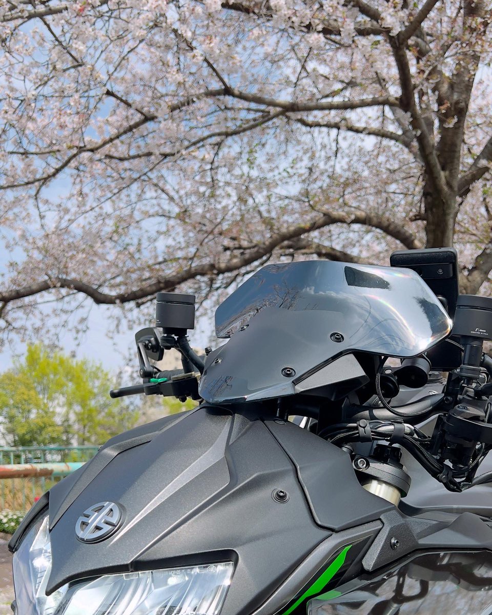 Level50_jp_n's tweet photo. 6ヶ月ぶりのバイク🏍️

#バイク 
#バイクのある風景 
#motorcycle 
#kawasaki
#kawasakizh2se
#カワサキ https://t.co/ZKnHiByerE