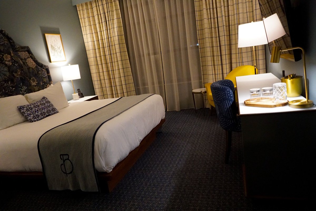 GrandWayneCC's tweet image. Experience The Bradley with a night out on the rooftop of Birdie's Fort Wayne with great views of Downtown Fort Wayne, and enjoy brunch at Arbor Ft. Wayne after sleeping in those lush, comfy beds! #DTFW

Reservations: bradleyhotel.com