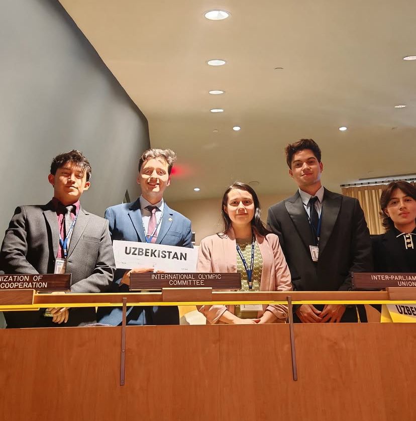 Ciencias Políticas y Relaciones Internacionales (@cpri_udla) on Twitter photo 🎉 ¡Nuestra delegación en el NMUN 2025 fue reconocida con la máxima distinción: Outstanding Delegation – Delegación Sobresaliente!
Gracias a quienes hicieron posible este logro. 🥇🏆
.
.
.
<a href="/UDLAEcuador/">UDLA Ecuador</a>
<a href="/RhidalgoPC/">Ruth Hidalgo</a>
<a href="/carolinauriguen/">Carolina Urigüen</a>
<a href="/AseudlaCPRI/">ASEUDLA CPRI</a>
<a href="/CristianCarpioB/">Cristian Carpio</a> 🎉 ¡Nuestra delegación en el NMUN 2025 fue reconocida con la máxima distinción: Outstanding Delegation – Delegación Sobresaliente!
Gracias a quienes hicieron posible este logro. 🥇🏆
.
.
.
<a href="/UDLAEcuador/">UDLA Ecuador</a>
<a href="/RhidalgoPC/">Ruth Hidalgo</a>
<a href="/carolinauriguen/">Carolina Urigüen</a>
<a href="/AseudlaCPRI/">ASEUDLA CPRI</a>
<a href="/CristianCarpioB/">Cristian Carpio</a>