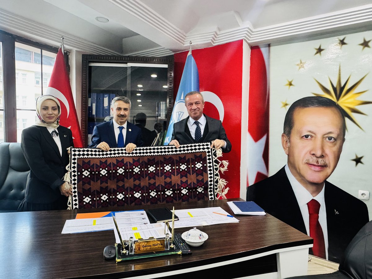 KayaZeydin's tweet photo. 📍 AK Part Hakkari İl Başkanlığı 

✅ İlçe Başkanlarımızla Toplantı

Genel Merkez Teşkilat Başkan Yardımcımız, Ortadoğu Anadolu Bölge Koordinatörümüz, Adıyaman Milletvekilimiz, Sn Av. @MustafaAlkayis Başkanlığında;

İlçe Başkanlarımızın katılımlarıyla  İstişare ve Değerlendirme Toplantımızı gerçekleştirdik.

Sayın Teşkilat Başkan Yardımcımızın samimiyeti, teşkilat tecrübesi ve Hakkari'mize olan teveccühü bizleri ayrıca mutlu etmiştir. 

Bu dönem Hakkari'miz ve teşkilatlarımız açısından çok bereketli bir dönem olacaktır.  

Genel Başkanımız, Cumhurbaşkanımız Sayın Recep Tayyip ERDOĞAN liderliğinde; Ülkemiz, Milletimiz, Hakkari'miz ve AK Partimiz için var gücümüzle çalışmaya devam edeceğiz.

Toplantımızın hayırlara vesile olmasını dileriz.

@Akparti 
@RTErdogan 
@abuyukgumus 
@MustafaAlkayis 
@HasimTaskiran
