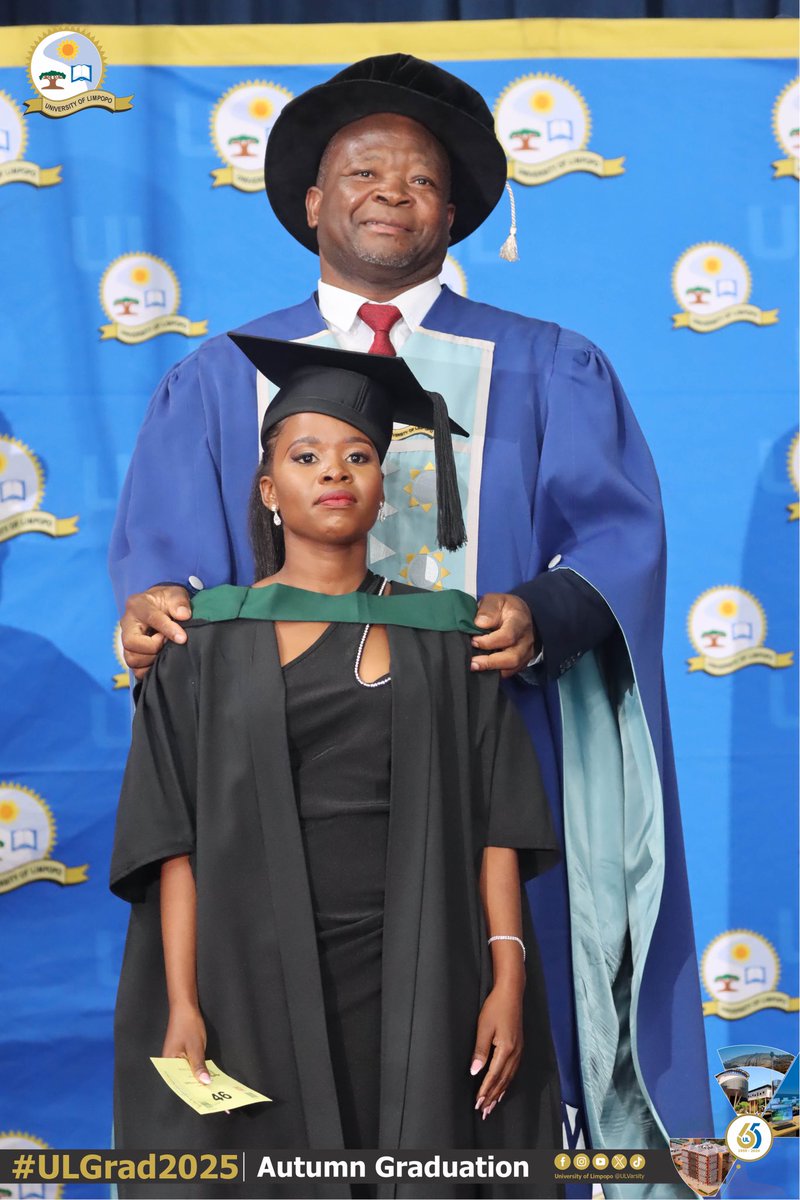 ULvarsity's tweet image. 𝟐𝟎𝟐𝟓 𝐀𝐮𝐭𝐮𝐦𝐧 𝐆𝐫𝐚𝐝𝐮𝐚𝐭𝐢𝐨𝐧

Meet Lamola Thandi Mmoni, a proud Bachelor of Science (Life Sciences) Cum Laude graduate. Her journey is a testament to the power of relentless hard work and unwavering faith.

&quot;If you want to achieve anything, you must discipline…