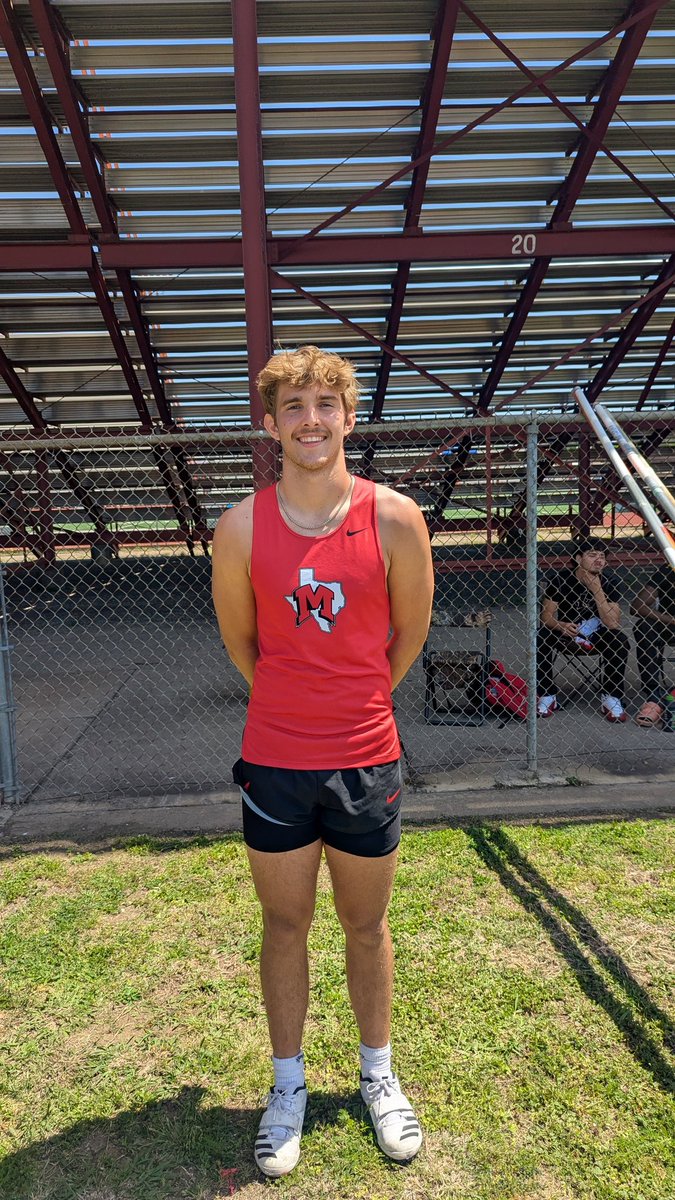 Advancing to regionals in the Pole Vault Banner Nitcholas with the bronze medal! <a href="/coachrusche/">Brett Rusche</a> <a href="/MacArthurCards/">MacArthur HS</a> <a href="/IISDAthletics/">Irving ISD Athletics</a> <a href="/IrvingISD/">Irving ISD</a>