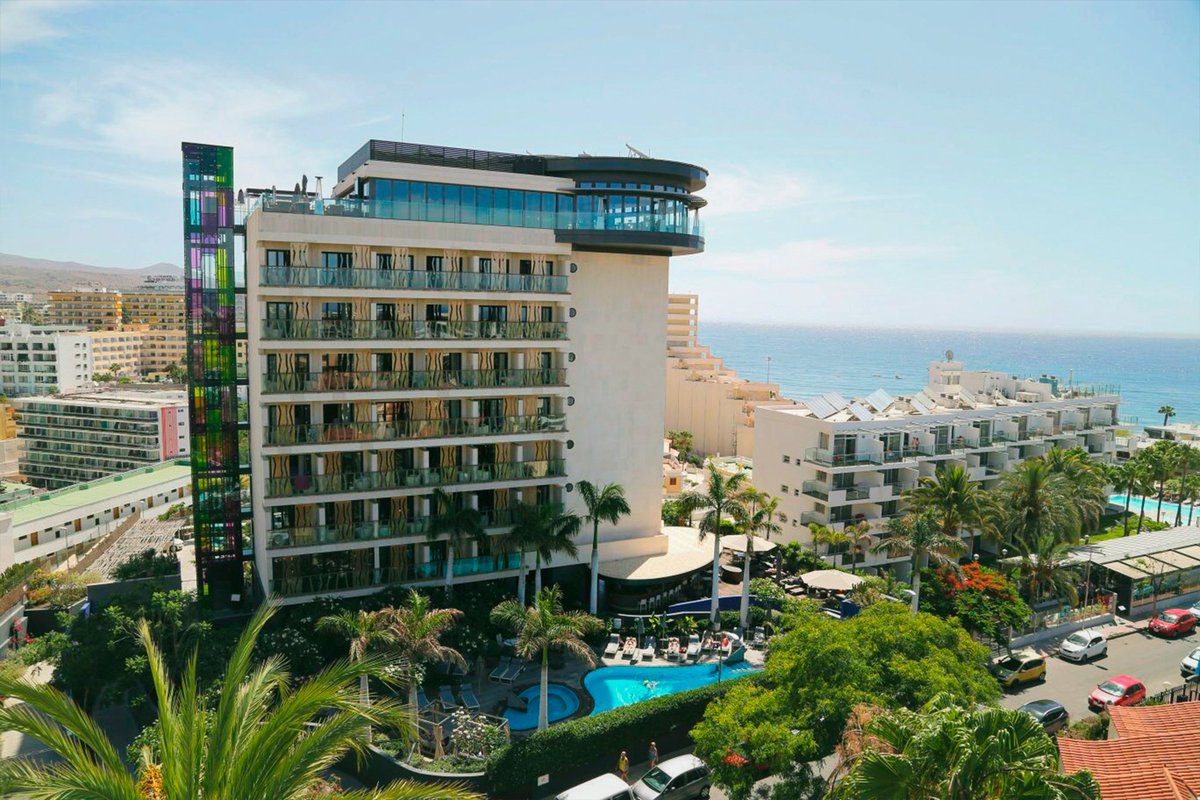 Designed to help you unwind. Open spaces, cozy corners that invite you to relax, natural light, and thoughtful details that make you feel comfortable and at peace.🌴

#BohemiaSuites #InspiringExperiences #GranCanaria #LuxuryTravel #IslandLife #TravelInspiration #RelaxationGoals