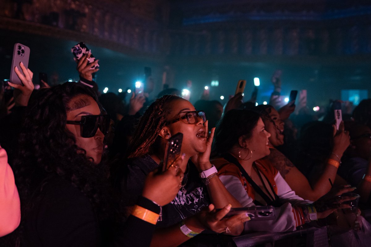 House of Blues Chicago (@hobchicago) on Twitter photo You showed OUT last night, Chicago!
<a href="/Jacquees/">King Of R&B</a> and <a href="/DeJLoaf/">New Album out Now!</a> was pure heat π₯β€οΈβπ₯
πΈ Kamil Surma
4.10.25 | SOLD OUT You showed OUT last night, Chicago!
<a href="/Jacquees/">King Of R&B</a> and <a href="/DeJLoaf/">New Album out Now!</a> was pure heat π₯β€οΈβπ₯
πΈ Kamil Surma
4.10.25 | SOLD OUT