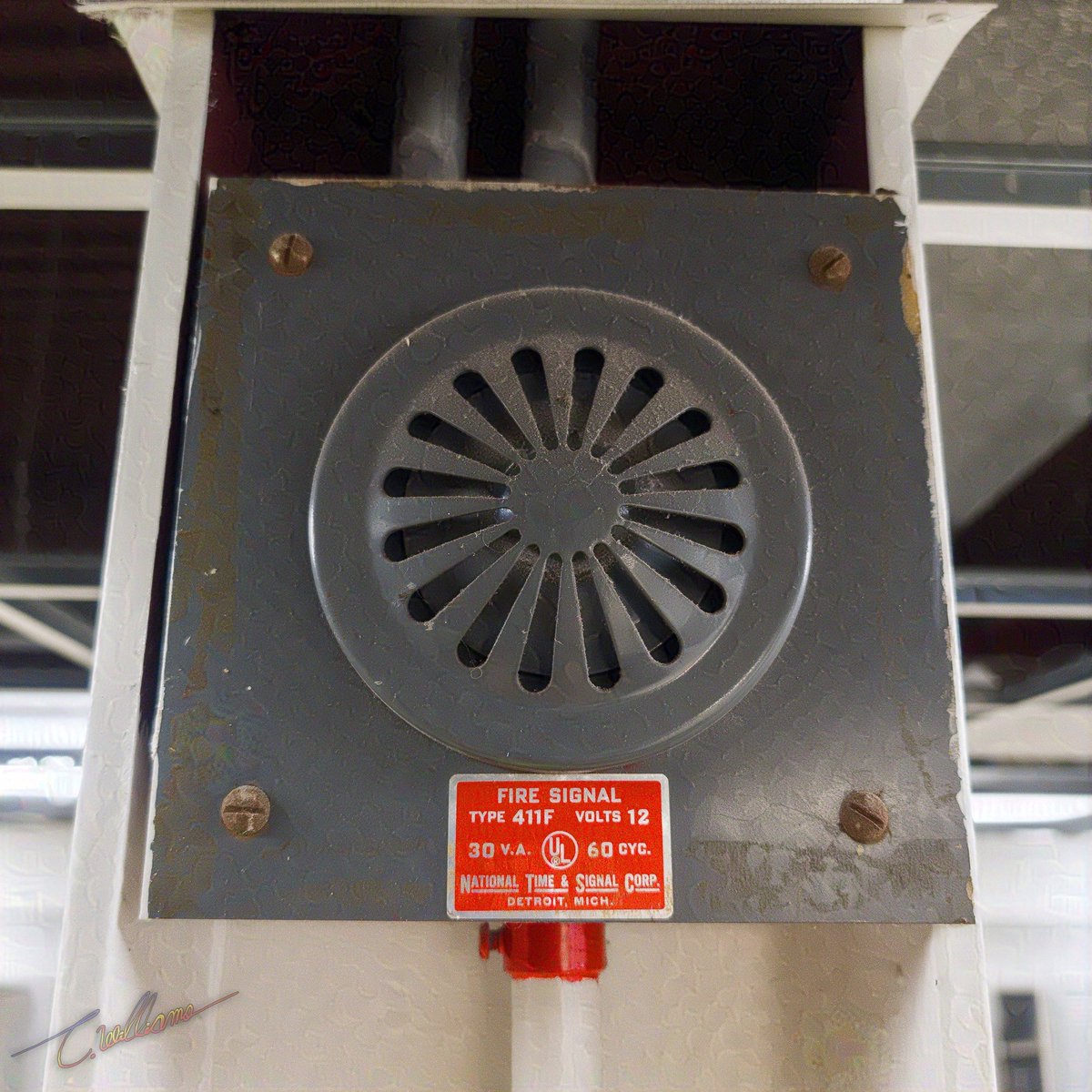 Blixt1000's tweet photo. Happy 411 Day! 
Blasting the ear drums of people with 60HZ since 1961!

#firealarm #FireSafety https://t.co/YbrLff1PE6