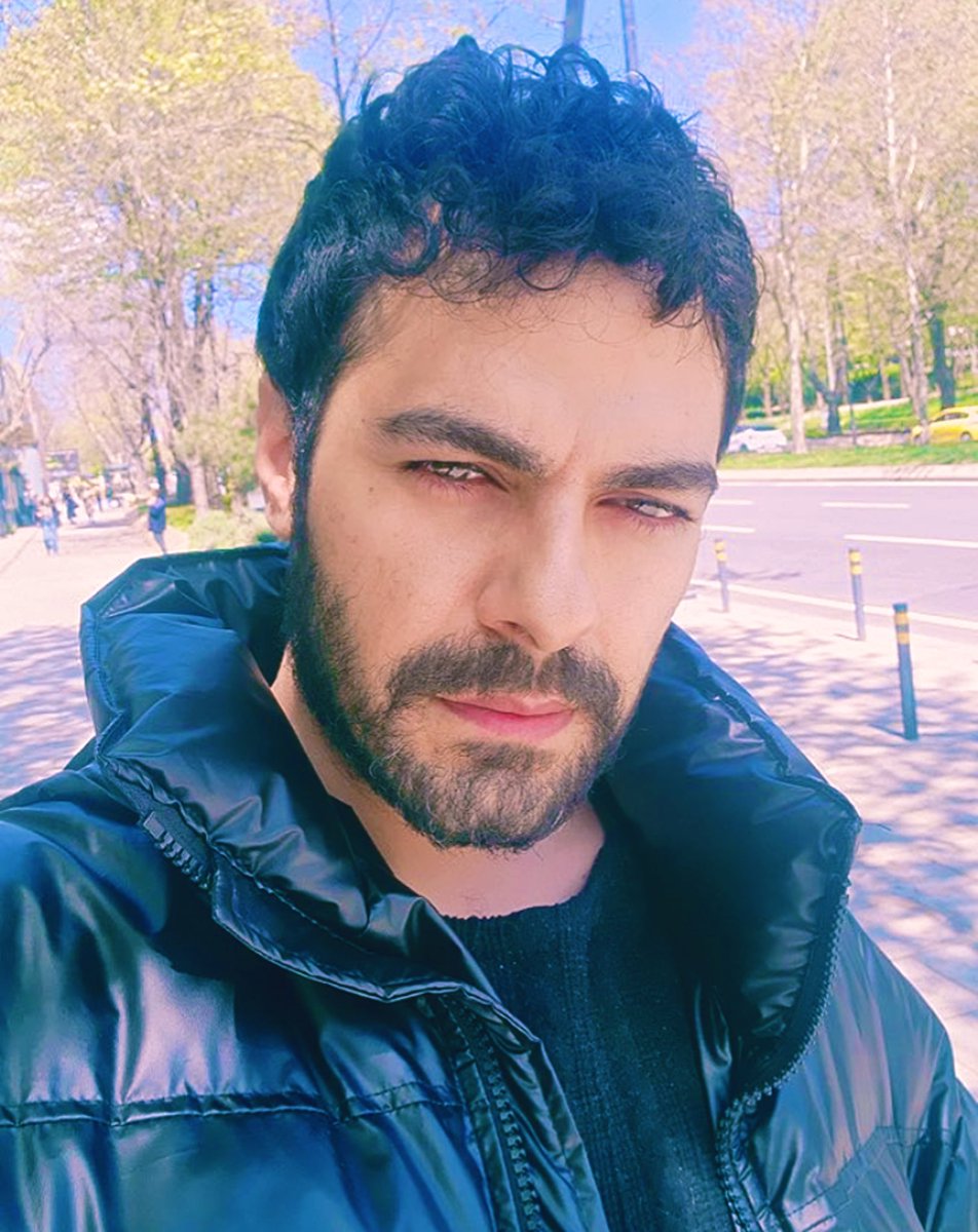 “ bu dünyadan bize kalacak olan
gözümüzün gördükleri değil,
gönlümüzün duyduklarıdır…”🌿

hiç yokken bile herkesten daha çok varsın aslında bir çok gönülde,
Güzel Adam #GökberkYıldırım 🤎✨